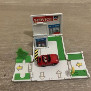 VTG Micro Machines Travel City Service Center Gas Station Playset & CAR Euc